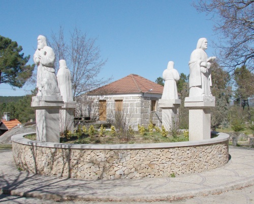 Santuário de Nosso Senhor dos Caminhos - estátuas dos Evangelistas